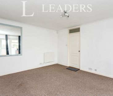 1 bedroom flat to rent Parham Road - Photo 2