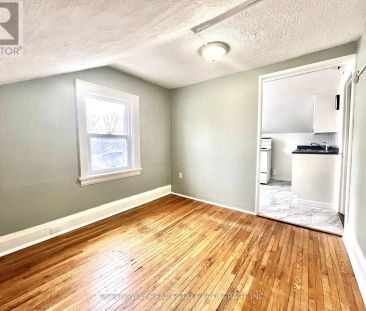 164 CENTRE STREET N - Photo 2