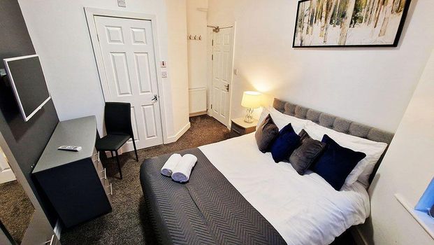 1 bedroom in a house share to rent - Photo 1