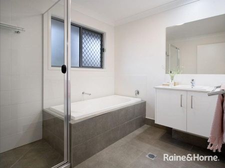 Convenient Living in Albany Creek - Photo 5