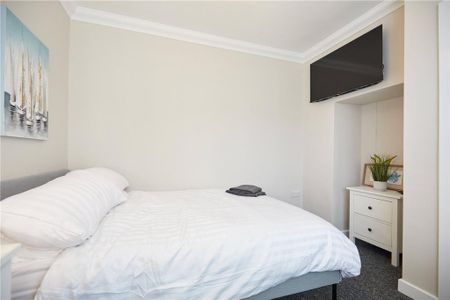 5 bedroom semi-detached house to rent - Photo 3