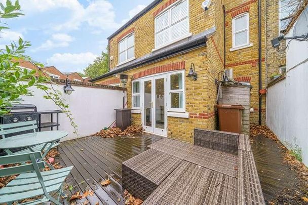 Lordship Lane, East Dulwich, London, SE22 - Photo 1