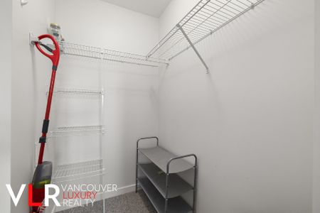 Condo in Burnaby, BC - Photo 5