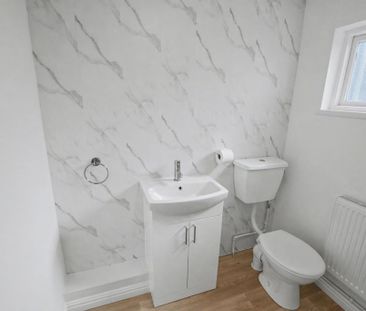 3 bedroom terraced house to rent - Photo 5