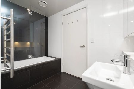 Modern Two-Bedroom Apartment with High-Level Views in the Heart of Sydney Olympic Park - Photo 4