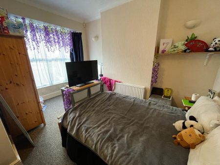 5 bedroom terraced house to rent - Photo 5