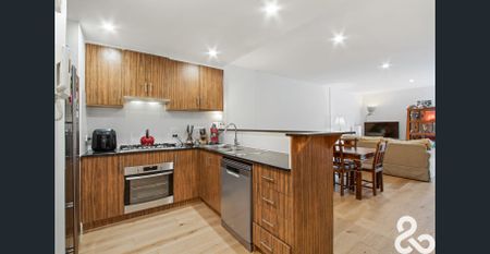 Spacious Living! - Photo 5