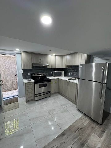 For Lease - 98 Centre Street Unit# Basement, Brampton, Ontario - Photo 2