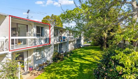 Sunny Two-Bedroom Living in Remuera - Photo 5