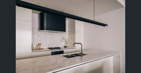 Spacious 3 Bedroom Home with Two Oversized Terraces - Photo 3