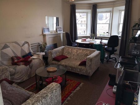 3 bedroom flat to rent - Photo 2