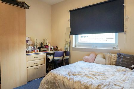 Flat 3, 8 Broomfield Crescent, Leeds, LS6 3DD - Photo 4