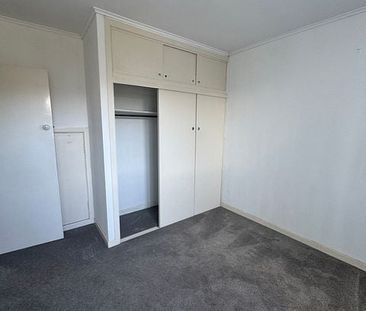 cozy 2 bedroom unit - Photo 2