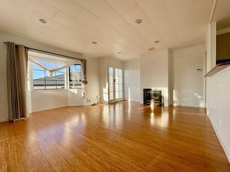 Spacious & Sunny 3 bedroom house Ready to move in! - Photo 5