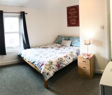 1 bedroom in a house share to rent - Photo 3