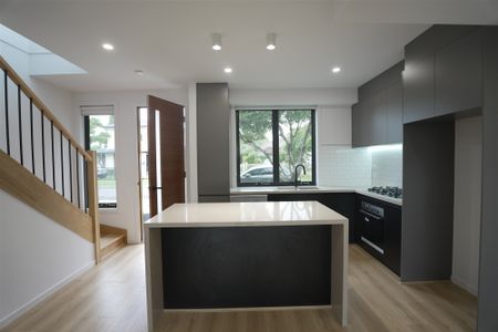 Ready to move in! A spacious Brand New 3-bedroom townhouse in Braybrook, offering stylish modern living. - Photo 4