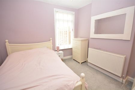 2 Bed Flat, Wycliffe Rd, SW19 - Photo 4