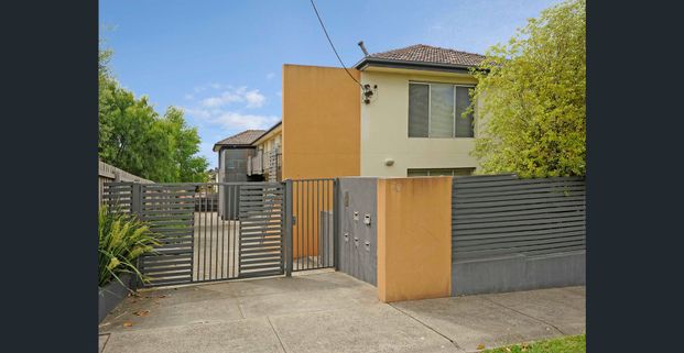 Secure Apartment! - Photo 1