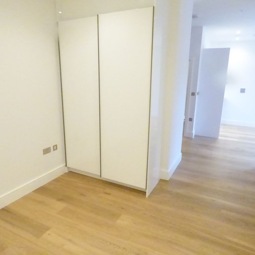 Large unfurnished 1 bedroom Apartment for rent - Photo 1