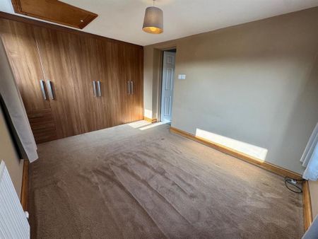 4 bedroom semi-detached house to rent - Photo 4