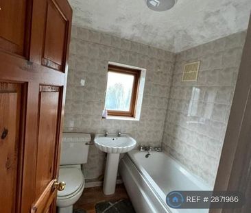 1 bedroom in a house share to rent - Photo 3