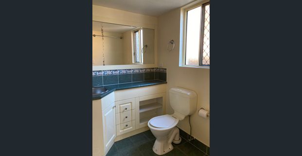 Central location, neat and tidy! - Photo 1