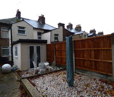 Terraced House to rent on - Photo 6