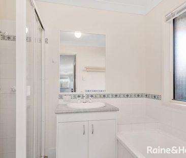 Family Home in a great location! - Photo 5