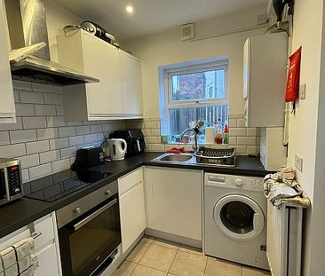 Fantastic 3-Bedroom Student House with On-Street Parking Near Sheff... - Photo 3