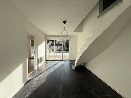 Location Appartement 4 pièces 134m² LA VALETTE DU VAR 83160 - Photo 2