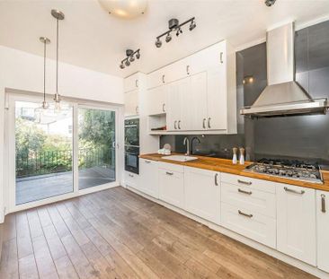 4 bedroom flat to rent - Photo 4