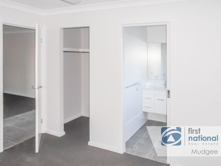 Modern Magnificence - Photo 2