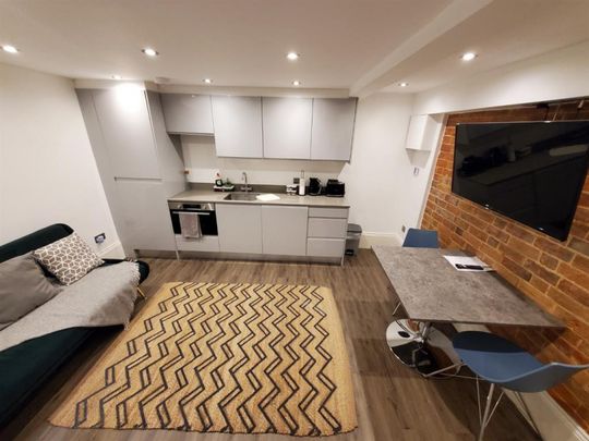 2 bedroom Flat To Let - Photo 1