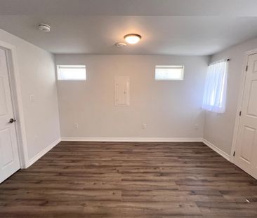 For Lease - 114 B Wood Crescent, Essa, Ontario - Photo 1