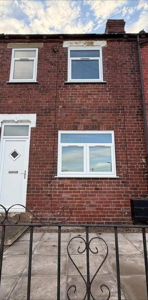 4 bedroom terraced house to rent - Photo 1