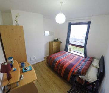 4 Bed Flat, Banbury House, E9 - Photo 5