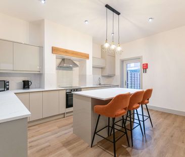 😍 BRAND NEW House Share Available Now! 😍 Room 2 - Photo 1