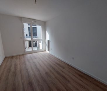 location Appartement T3 DE 62.48m² À COLOMBES - Photo 3