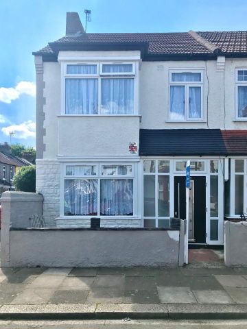 3 bedroom terraced house to rent - Photo 5
