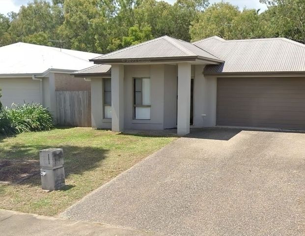 Spacious 4-Bedroom Family Home in Blacks Beach - Photo 1