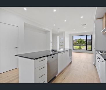 Experience Modern Luxury in West Lakes! - Photo 4