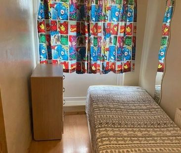 Room in a Shared House, Creswick Walk, E3 - Photo 1