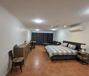 FULLY FURNISHED TIDY UNIT - Photo 3