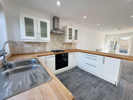 3 bedroom end of terrace house to rent - Photo 3