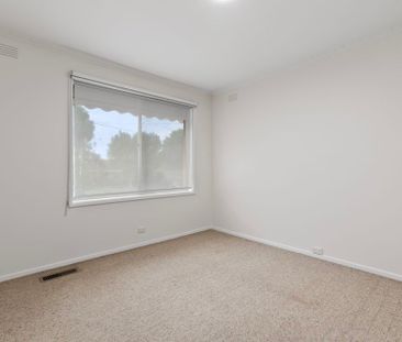 FRESHLY PAINTED, THREE BEDROOM FAMILY HOME - Photo 4