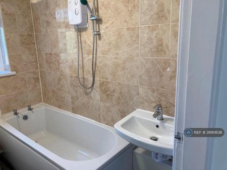 2 bedroom maisonette to rent - Photo 3