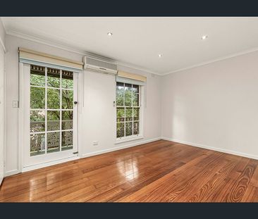 Cosy Townhouse just moments from Southland - Photo 2