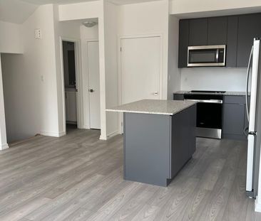 For Lease - 16 Lytham Grn Circle Unit# 17, Newmarket, Ontario - Photo 3