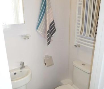 1 bedroom in a house share to rent - Photo 6