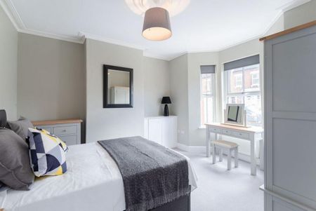 4 bedroom terraced house to rent - Photo 5